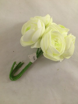 Renoncules en mousse menthe (6x5 p.)